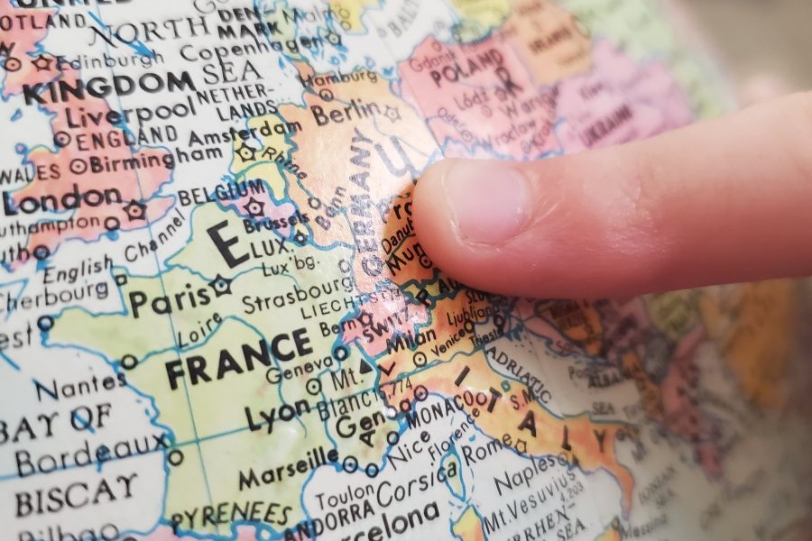 Bunter Globus mit Blick auf Deutschland 