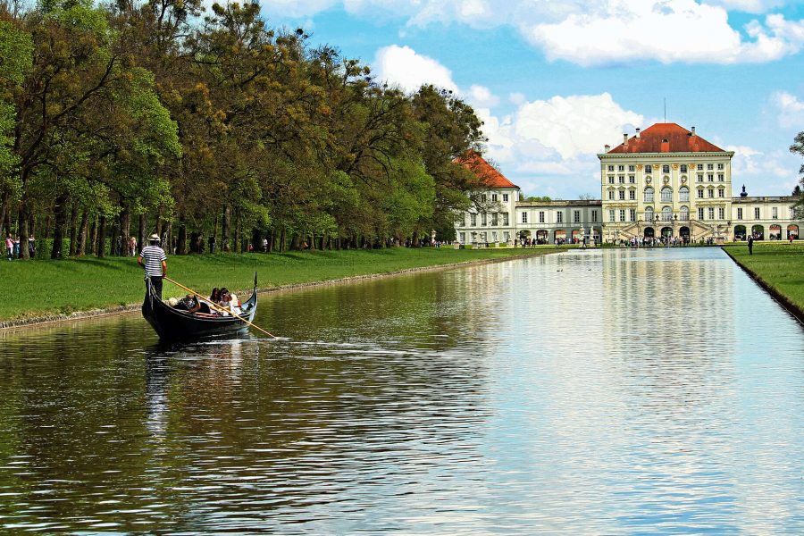 Blick auf das Schloss Nymphenburg und den Schlosspark 