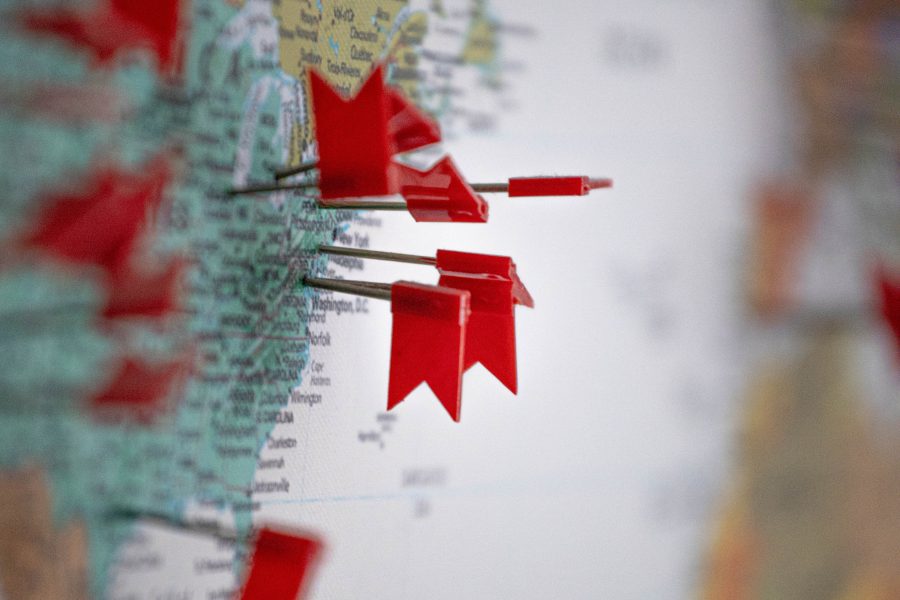 Landkaarte mit Stecknadeln